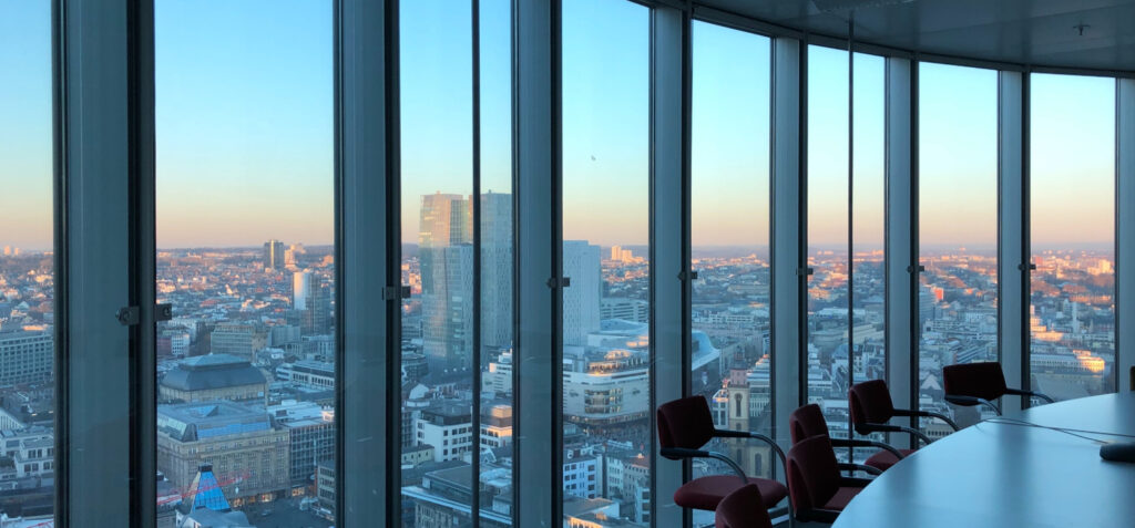 The Benefits of Specializing in One Language Pair for Translation 2
